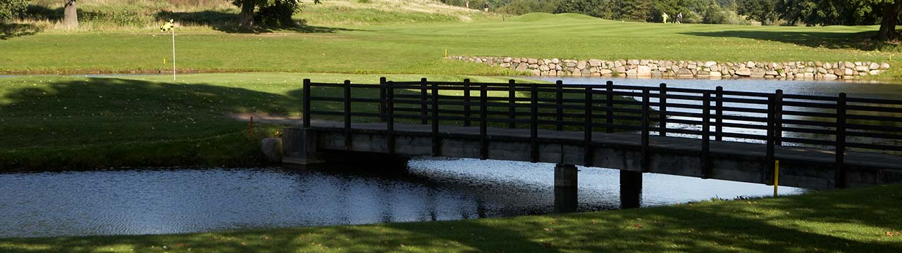 Brücken schlagen auf dem ehemaligen Rittersitz Brücken schlagen auf dem ehemaligen Rittersitz
