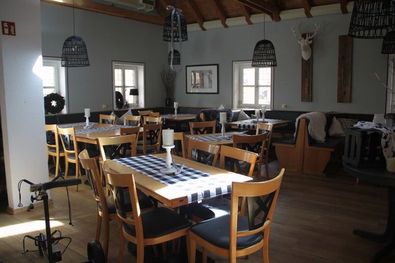 Rustikaler Rundenausklang Rustikaler Rundenausklang