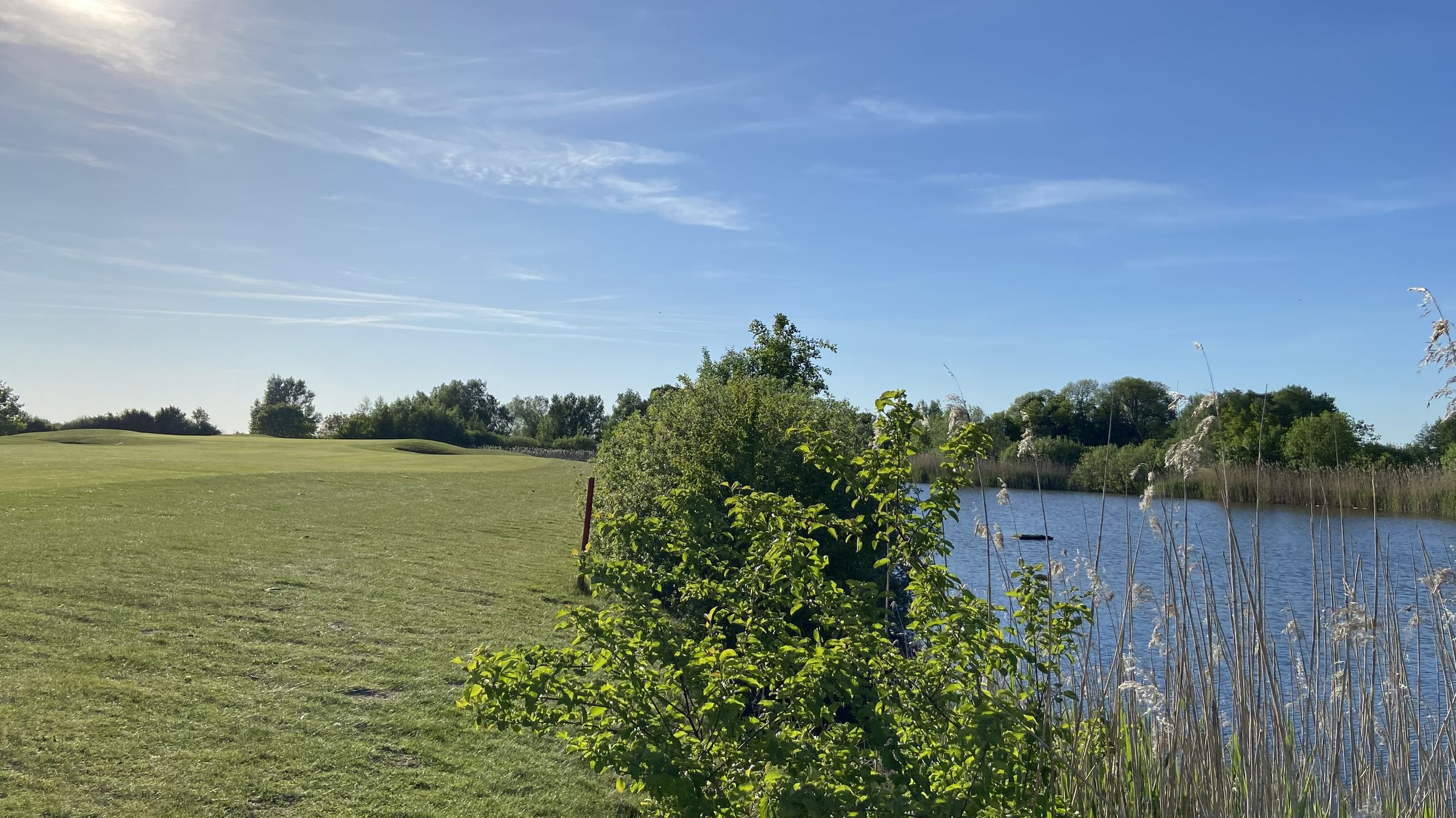 A fine line between Birdie- und Strafschlag A fine line between Birdie- und Strafschlag