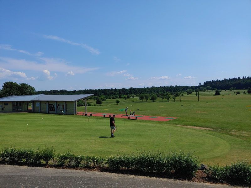 Es grünt so schön: Driving Range und Putting Grün Es grünt so schön: Driving Range und Putting Grün