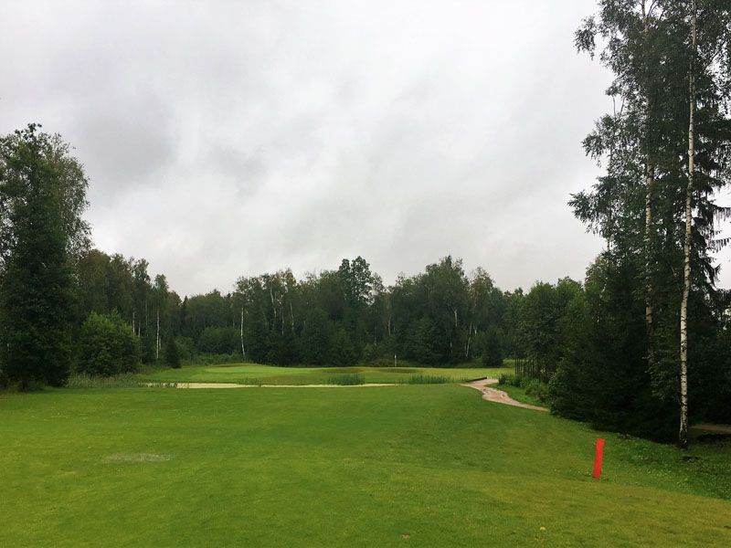 Waldiges Terrain und Sumpflandschaft erfordern präzises Spiel Waldiges Terrain und Sumpflandschaft erfordern präzises Spiel