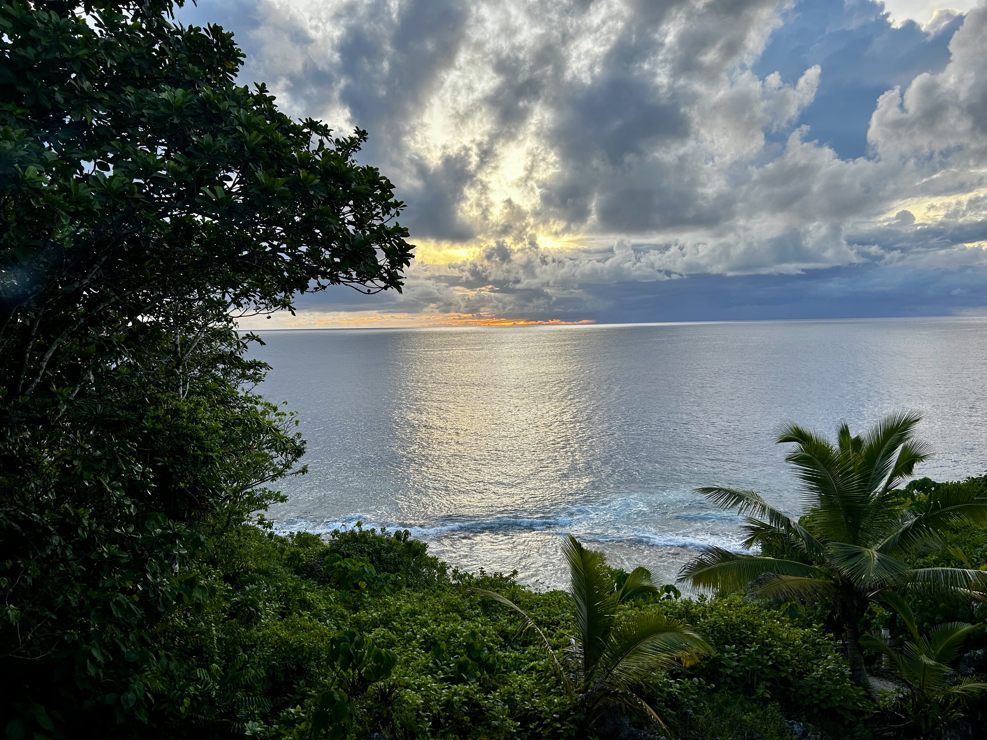Blick vom Hotelzimmer auf den Sonnenuntergang Blick vom Hotelzimmer auf den Sonnenuntergang