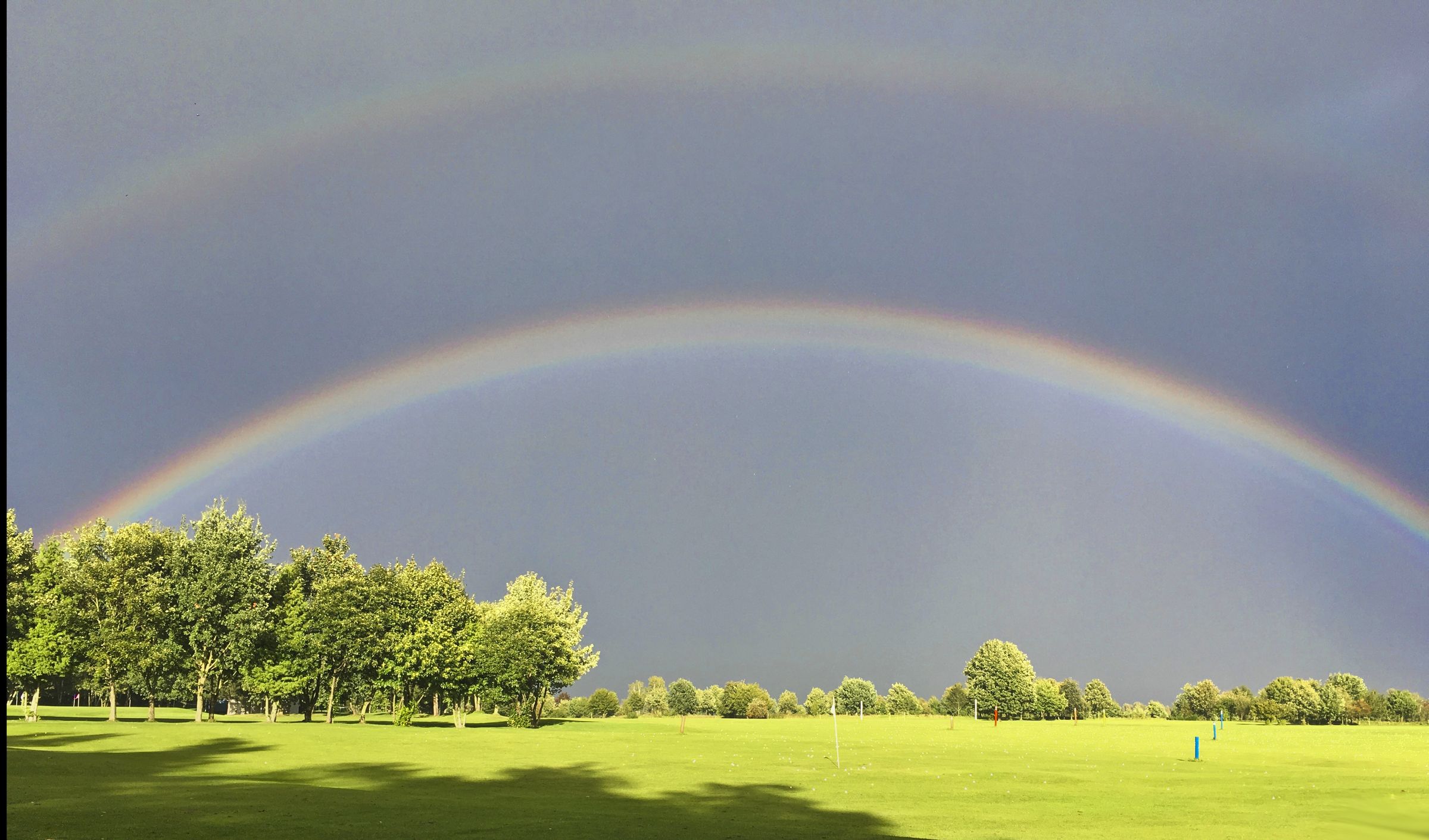 Driving Range mit Regenbogen Driving Range mit Regenbogen