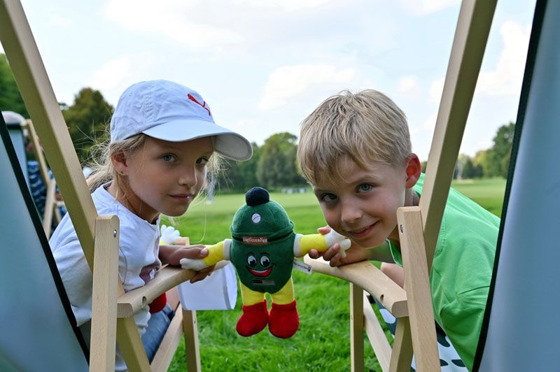 Familienausflug aufs Grün Familienausflug aufs Grün
