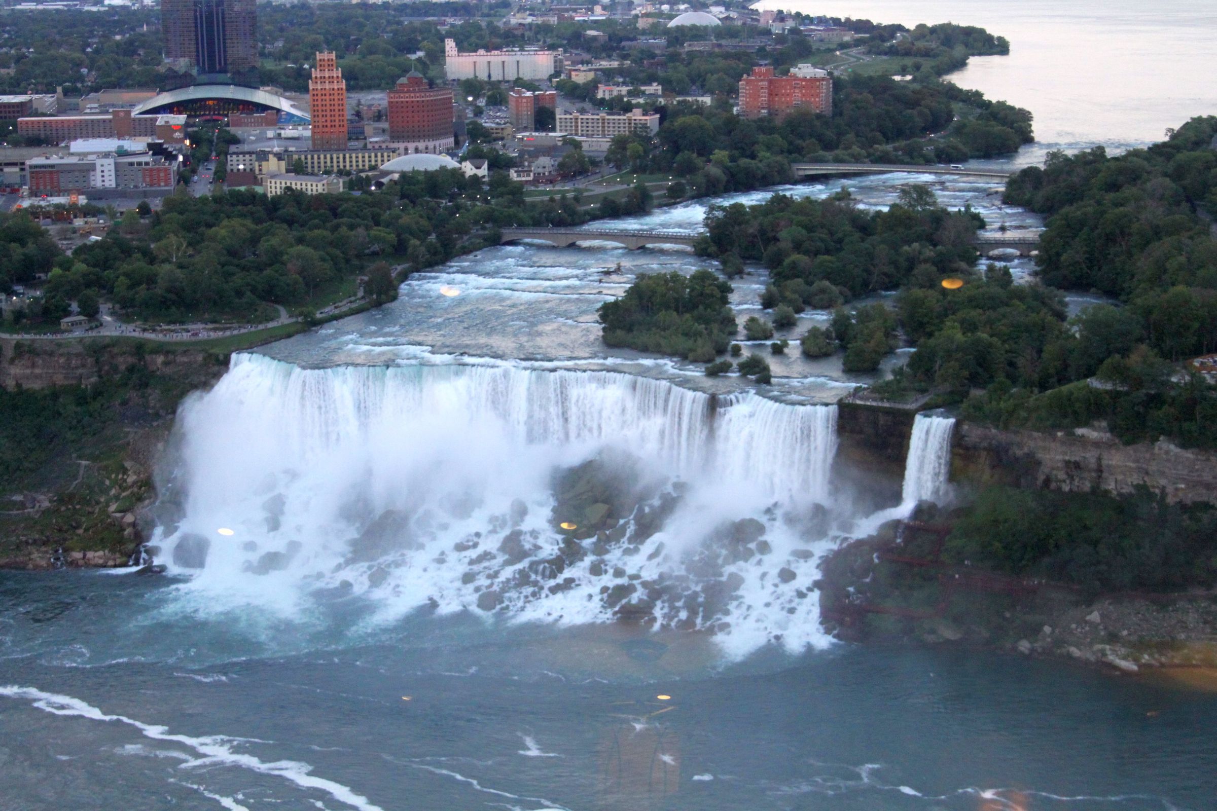 Ab und an etwas Wasser: Niagara Falls Ab und an etwas Wasser: Niagara Falls