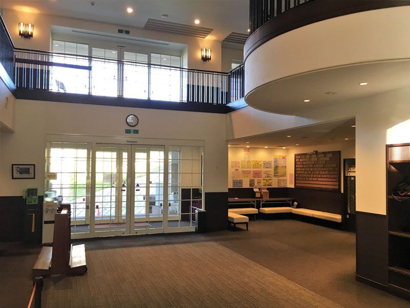 Mondäne Empfangshalle mit Pro-Shop Mondäne Empfangshalle mit Pro-Shop