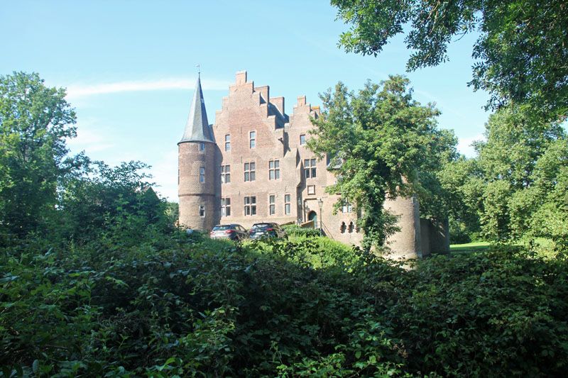 Statt Gemäuer: Moderne Burgfräulein bevorzugen heute den Golfplatz Statt Gemäuer: Moderne Burgfräulein bevorzugen heute den Golfplatz