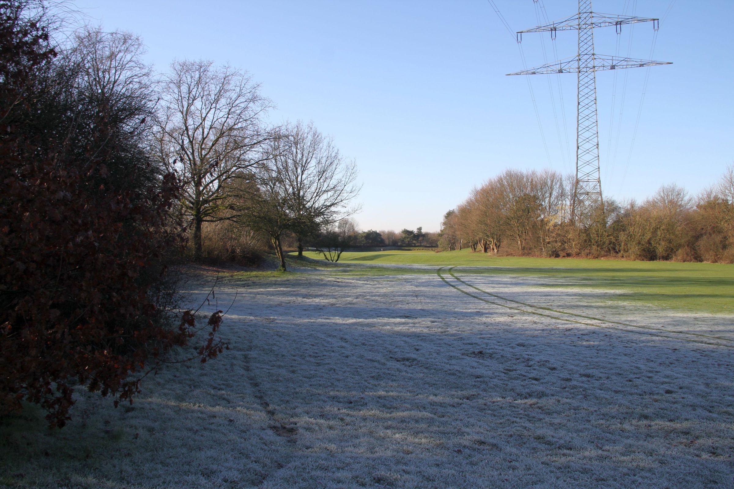 Trotz Frost Greenkeeping im Einsatz Trotz Frost Greenkeeping im Einsatz