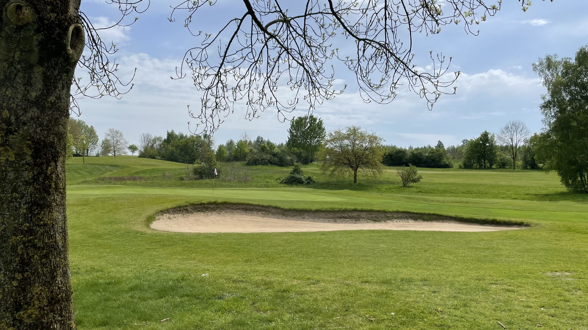 380 Meter, Par 4 380 Meter, Par 4