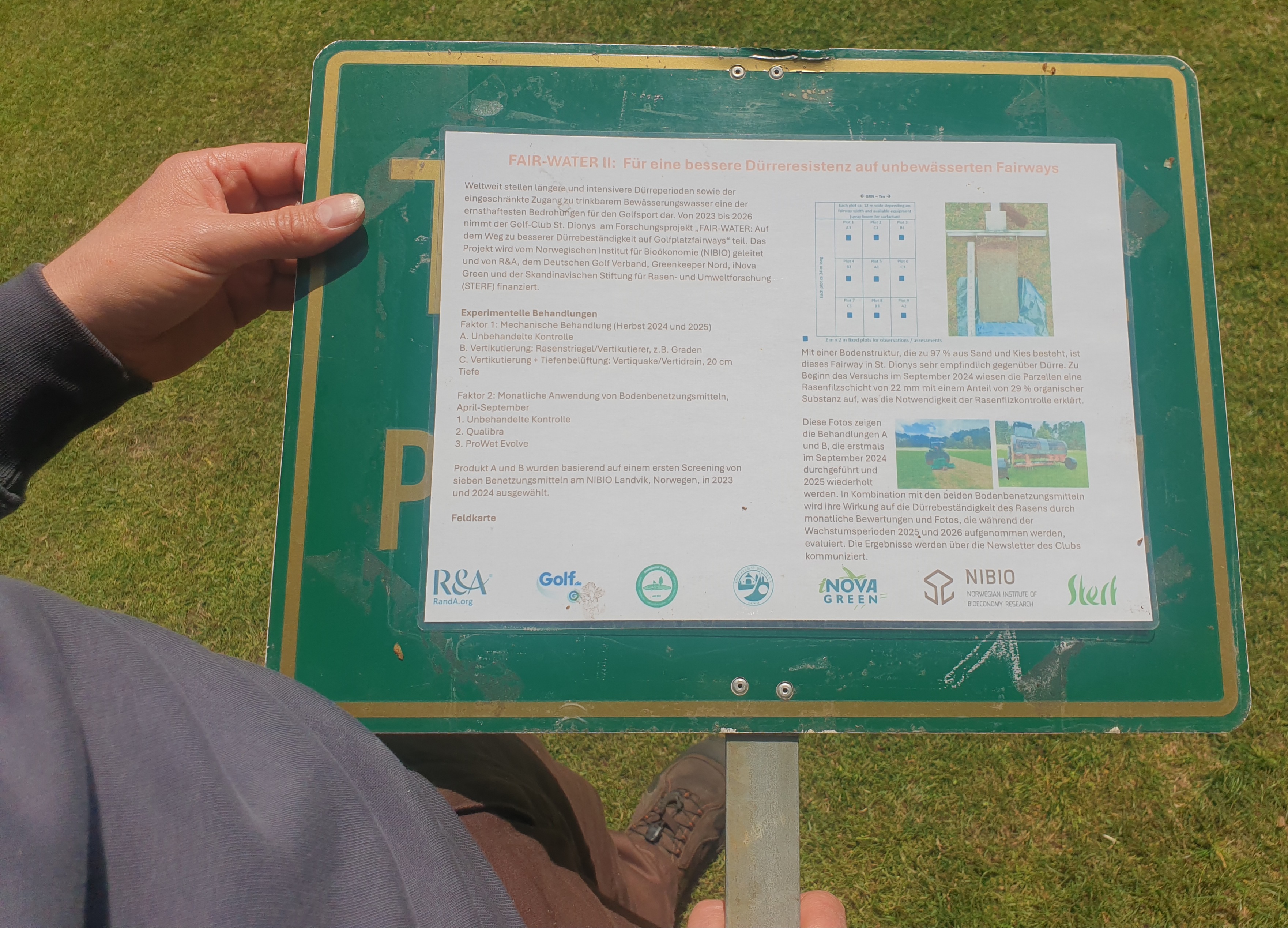 Infotafel am Versuchsfeld Infotafel am Versuchsfeld