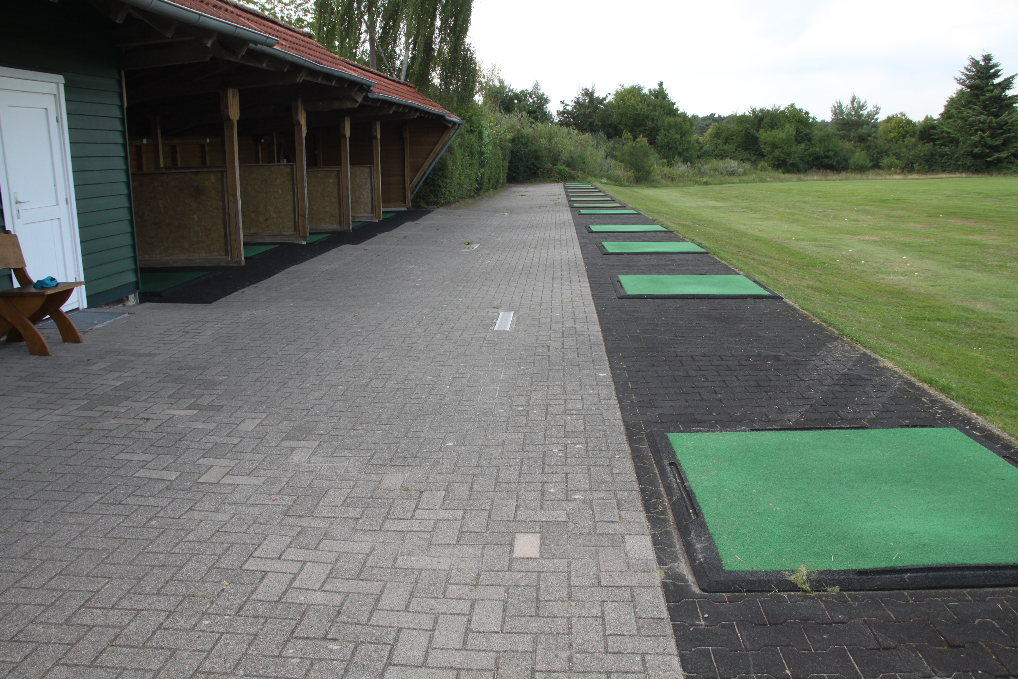 Gut ausgestattete Driving Range