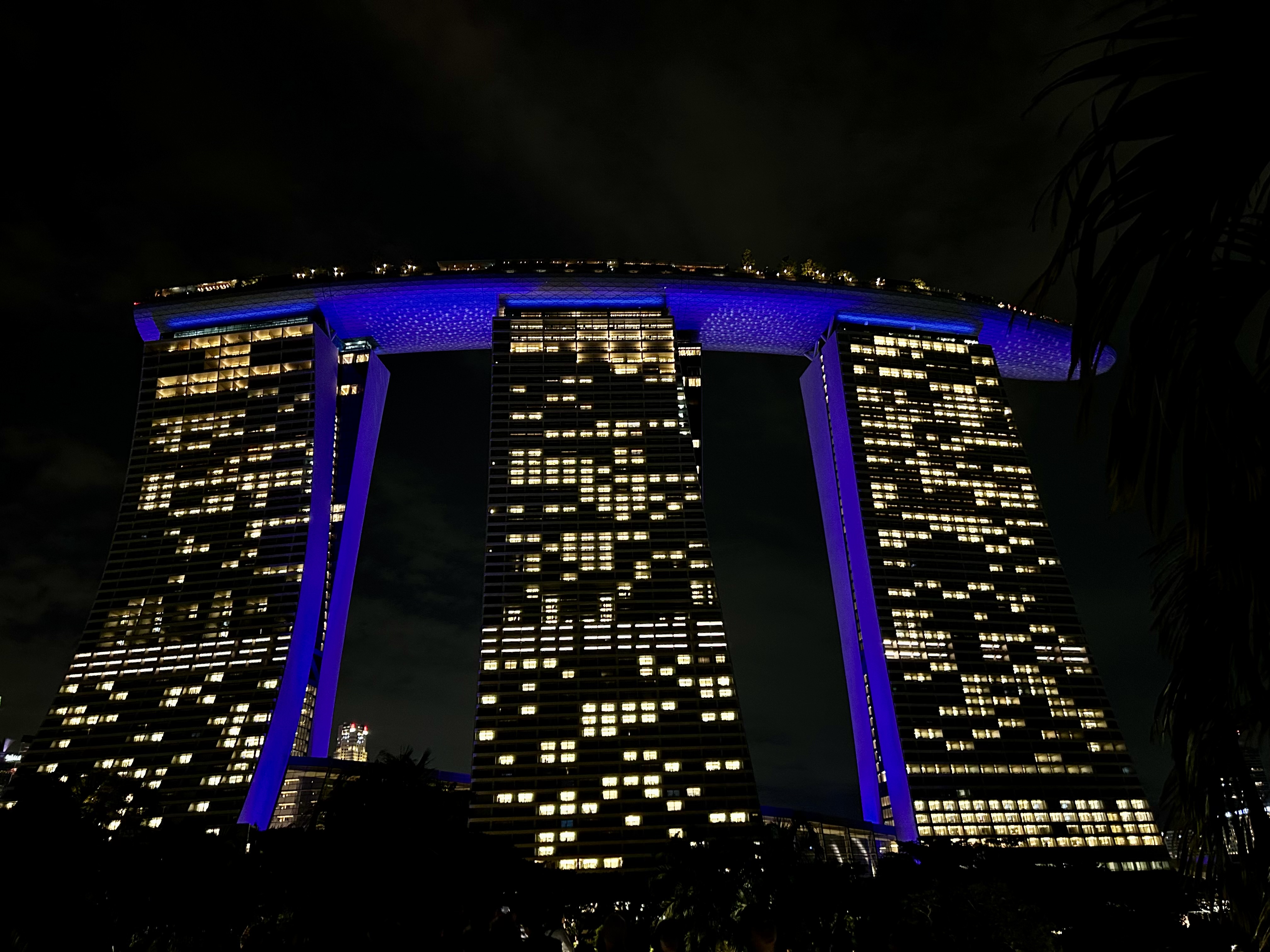 Marina Sands Hotel bei Nacht