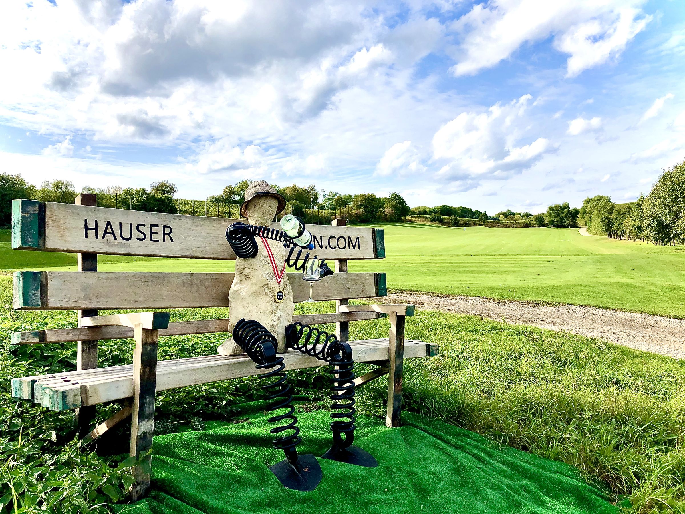 GC Poysdorf: Hinweise auf die Weinhistorie der Region sind allgegenwärtig
