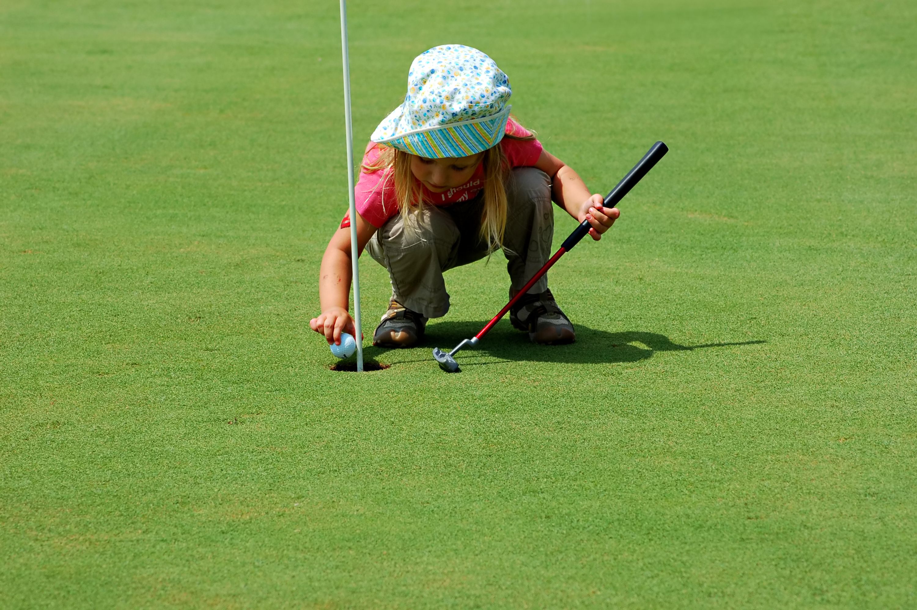 Macht auch den Kleinen Spaß: Golf (Foto: shutterstock.com/Teodor Ostojic)
