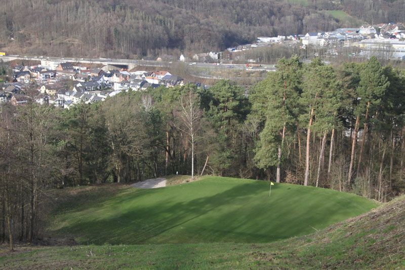 Gern gespielt: Kurzer Schlag auf das zweite Grün Gern gespielt: Kurzer Schlag auf das zweite Grün