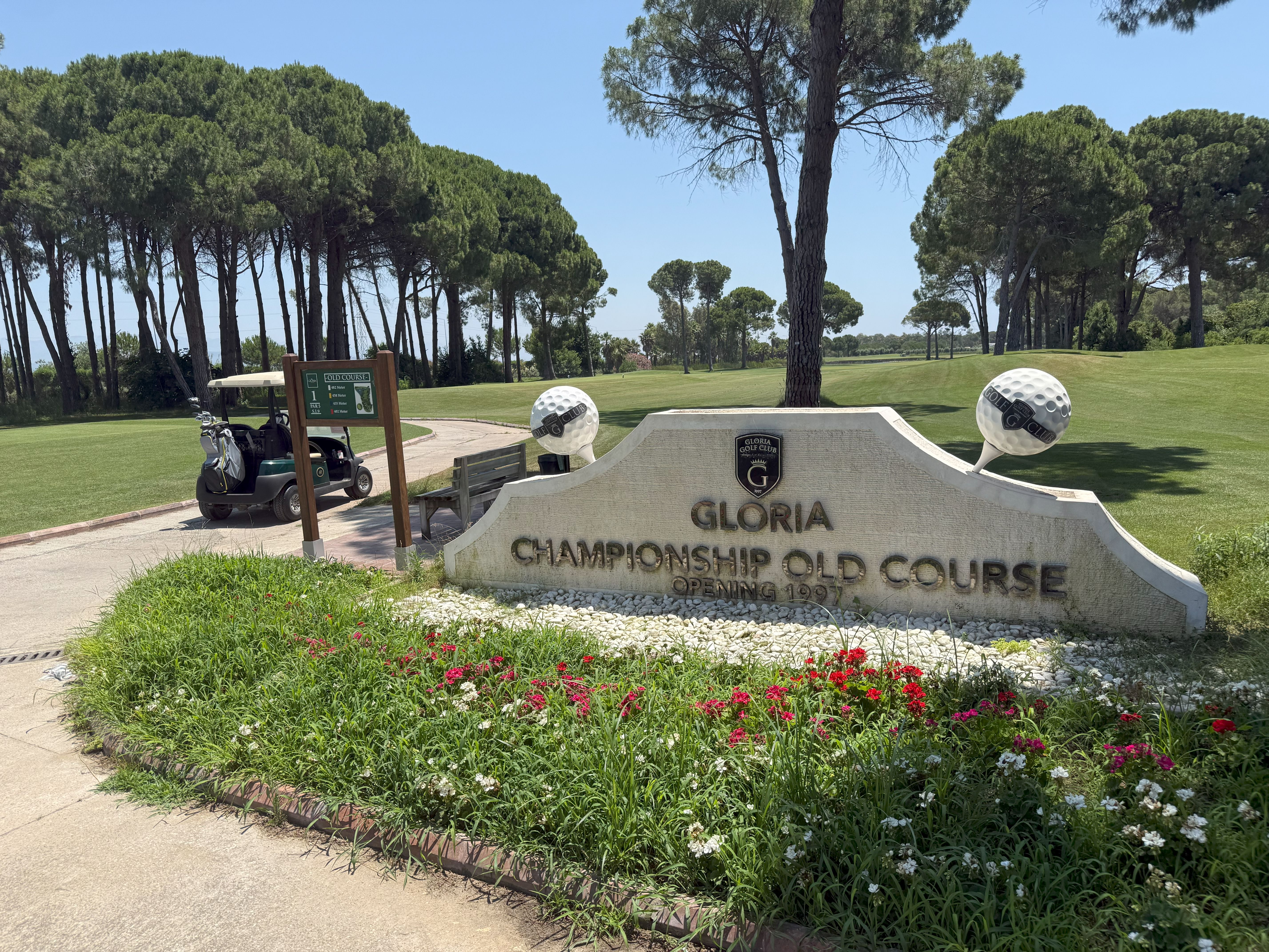 Willkommen im Gloria Golf Club Willkommen im Gloria Golf Club